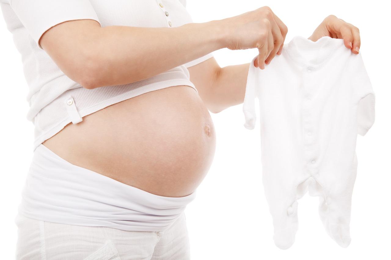 تفسير رؤية الحمل في المنام للعزباء